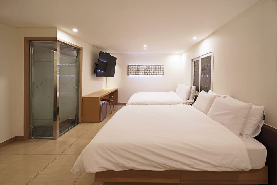 Family Twin Room | WiFi (free), bed sheets