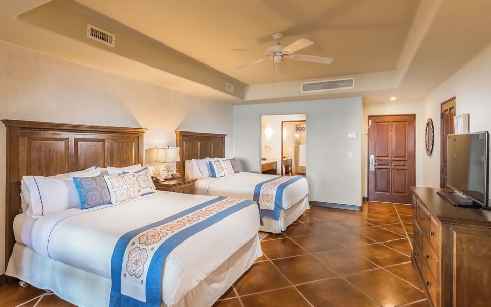 Studio 2 Queens- NO MEALS ROOM ONLY | 1 bedroom, in-room safe, laptop workspace, iron/ironing board