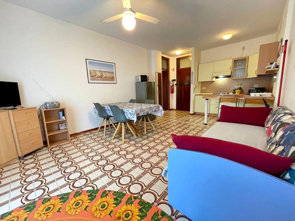 Apartment, 1 Bedroom, Balcony, Pool View | Living area