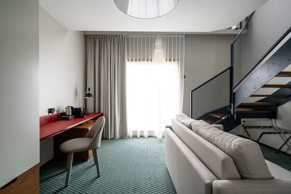 Deluxe Room | Desk, laptop workspace, iron/ironing board, WiFi (free)