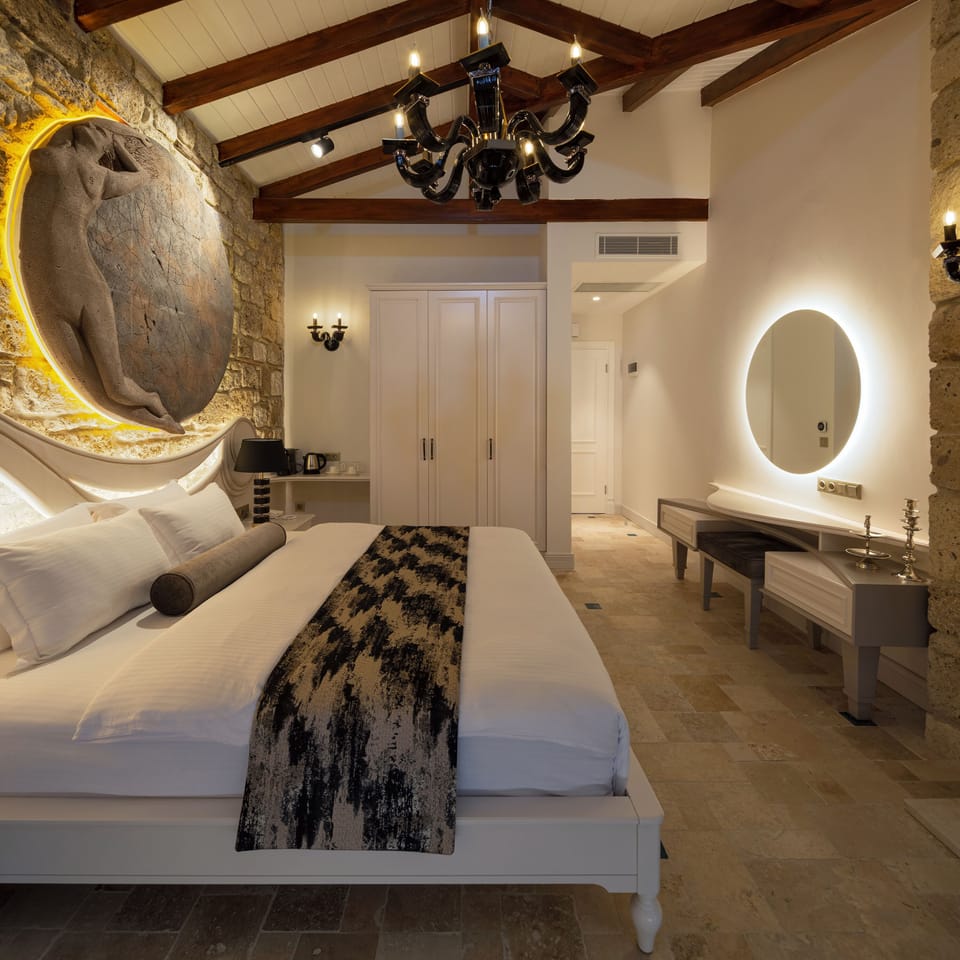 Minibar, in-room safe, WiFi (free), individually decorated