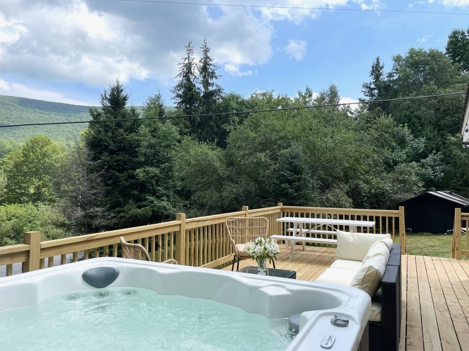 Outdoor spa tub