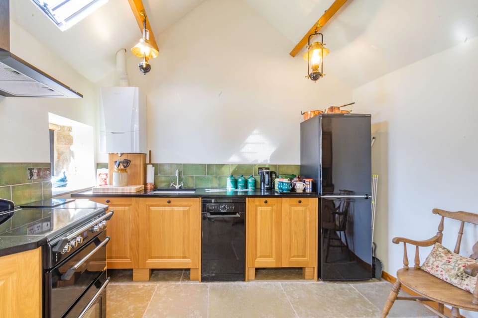 Cottage | Private kitchen | Fridge, microwave, dishwasher, electric kettle