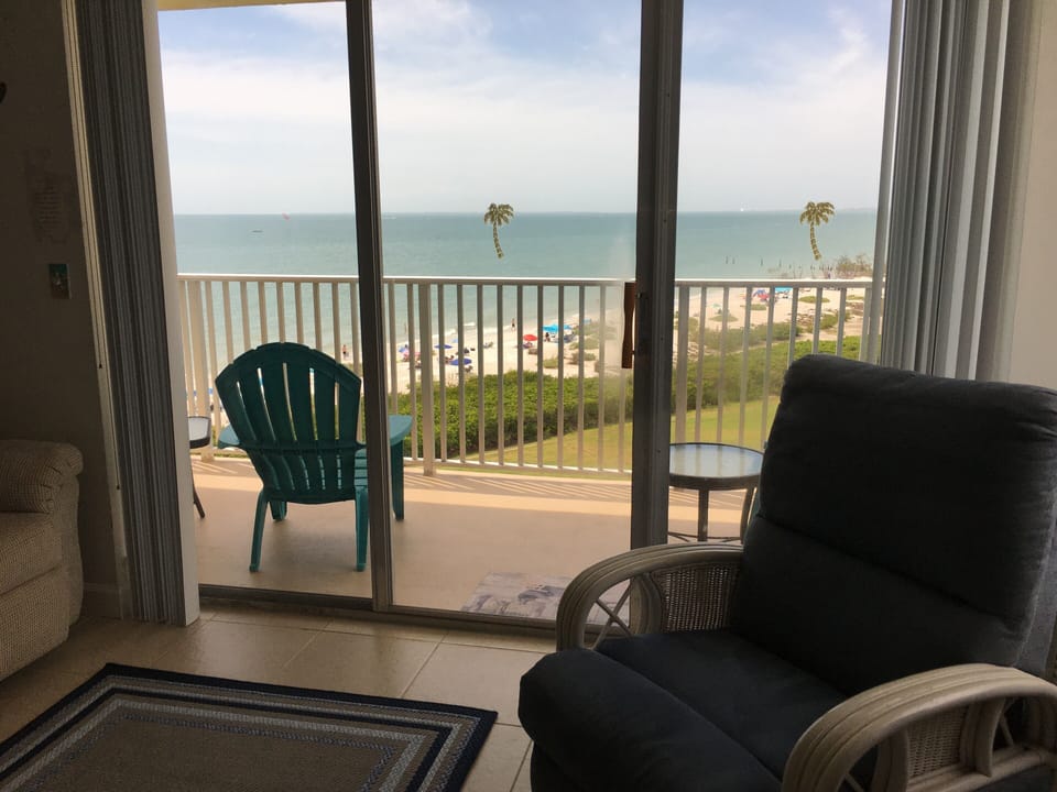 Dining room table view 😎