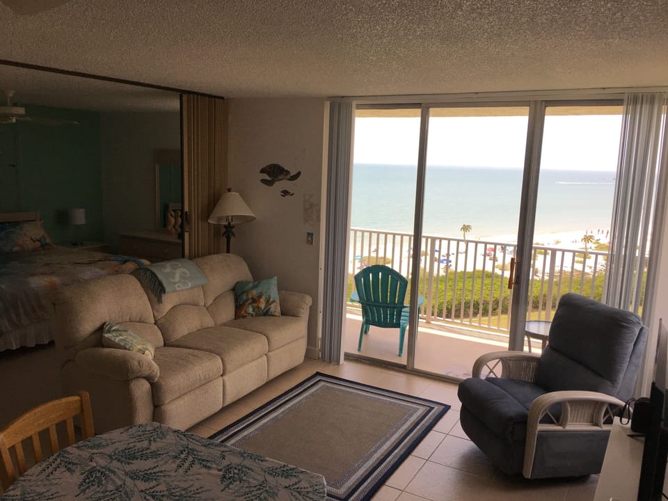 Dining beach view 🏝