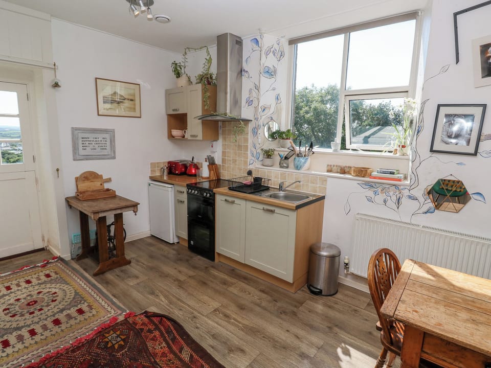 Cottage | Private kitchen | Fridge, dishwasher, cookware/dishes/utensils