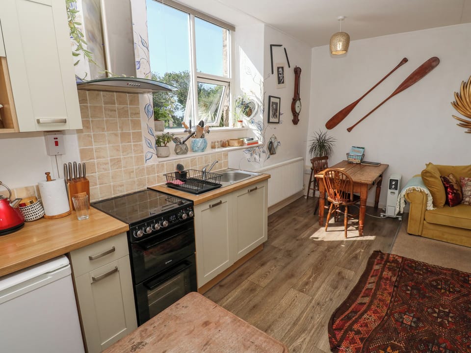 Cottage | Private kitchen | Fridge, dishwasher, cookware/dishes/utensils