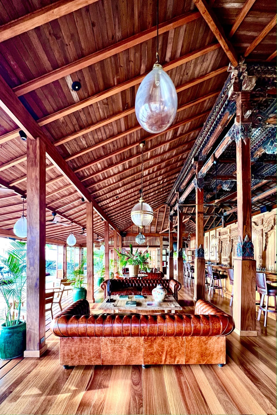 3 bars/lounges, poolside bar, beach bar