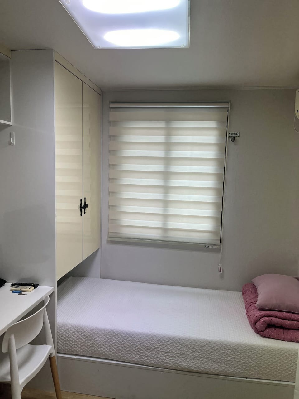 Soundproofing, free WiFi, bed sheets