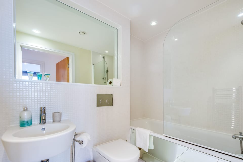 Two Bedroom Apartment in Canary Wharf Apartment in London