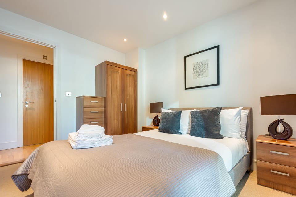 Luxury Apartment, 2 Bedrooms, Non Smoking, Kitchenette | 2 bedrooms, premium bedding, in-room safe, individually decorated