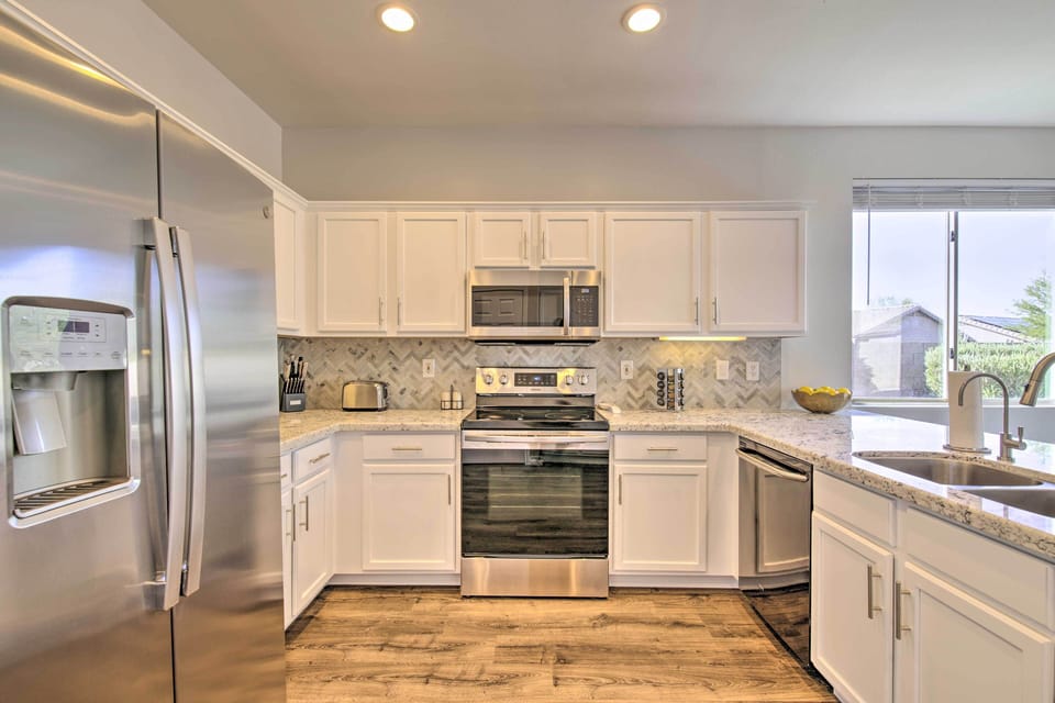Kitchen | Dishware/Flatware