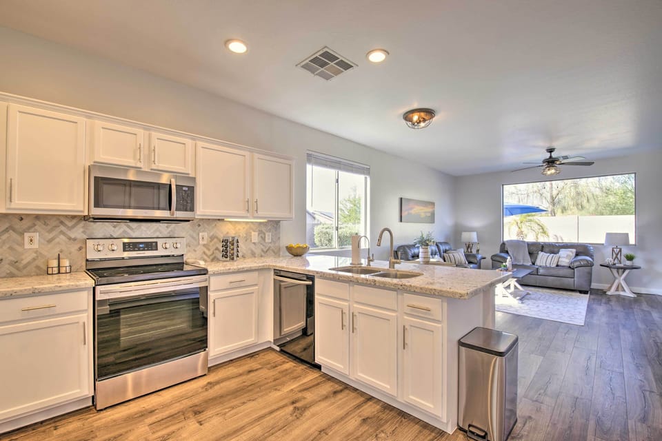 Kitchen | Fully Equipped w/ Cooking Basics