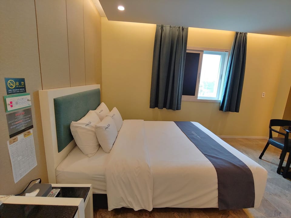 Room (8py, Couple) | Free WiFi, bed sheets