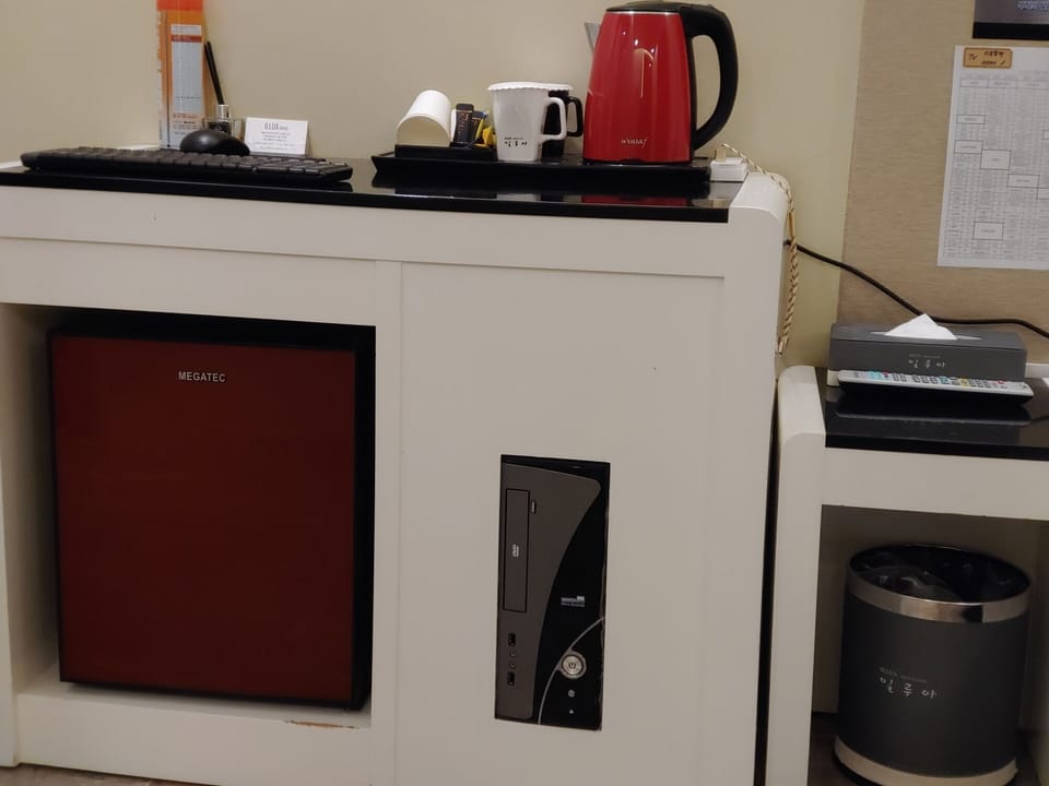 Room (8py, Couple) | Free WiFi, bed sheets