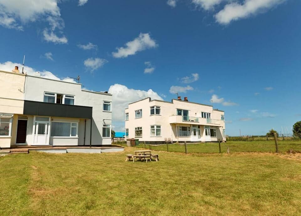 Get off-the-grid and chill in the back garden space which leads onto Wilsthorpe Beach.