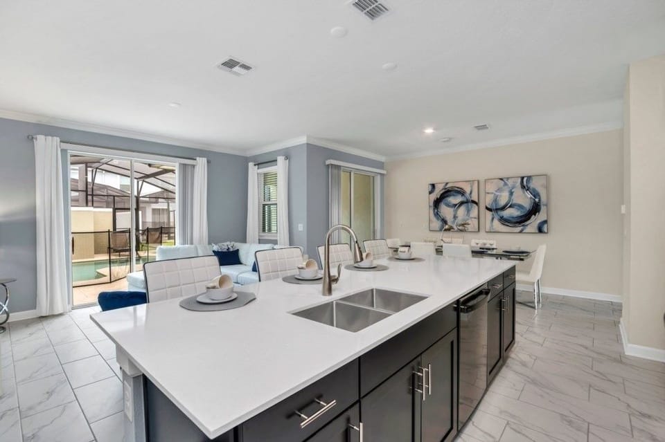 Townhome, 4 Bedrooms | Private kitchen