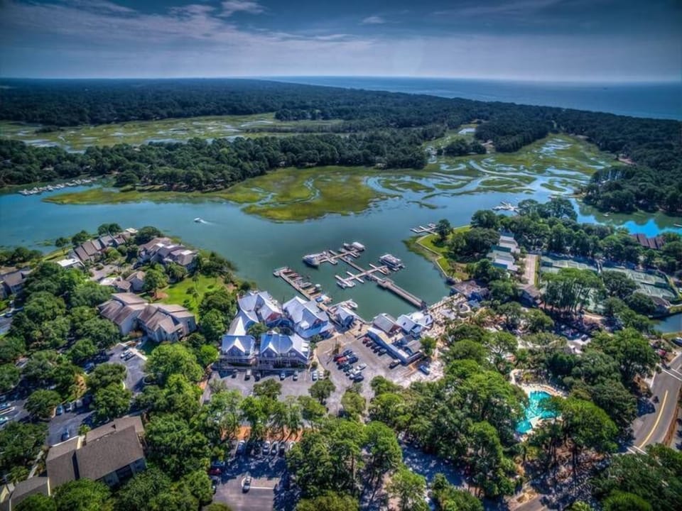 South Beach Marina - Walking Distance