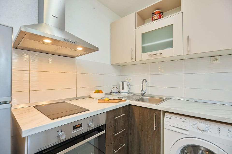 City Apartment (2 Bedrooms) | Private kitchen | Fridge, oven, stovetop, coffee/tea maker