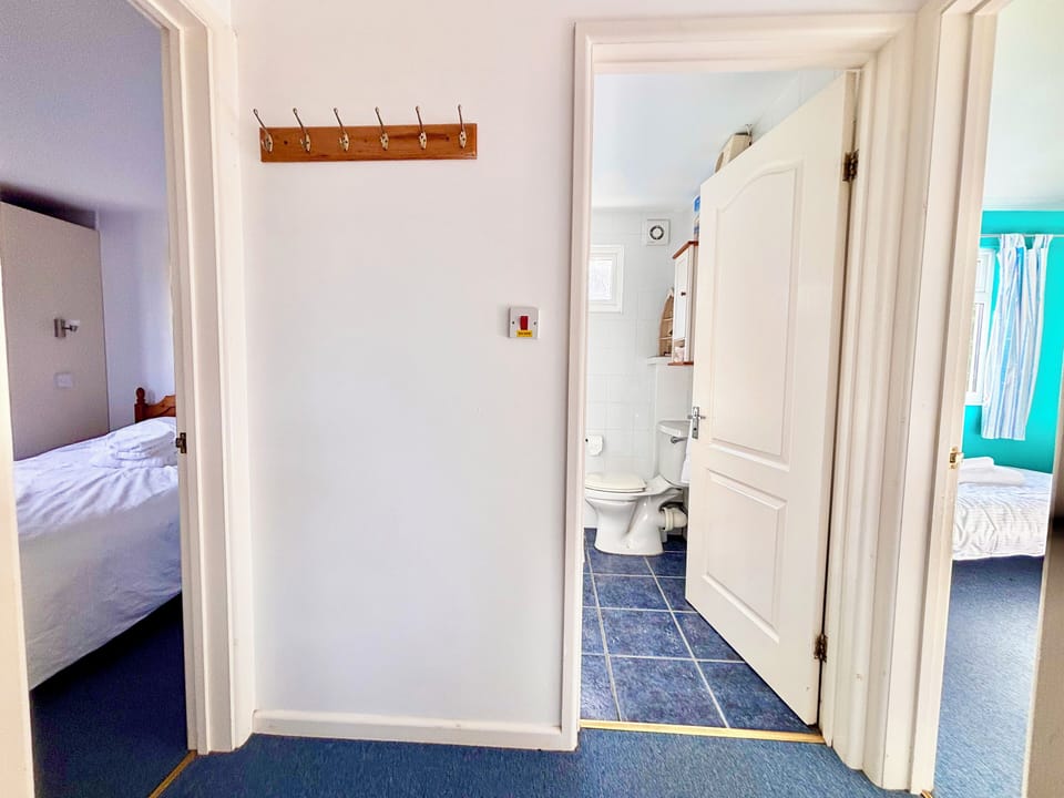 Cottage | 2 bedrooms, individually decorated, individually furnished