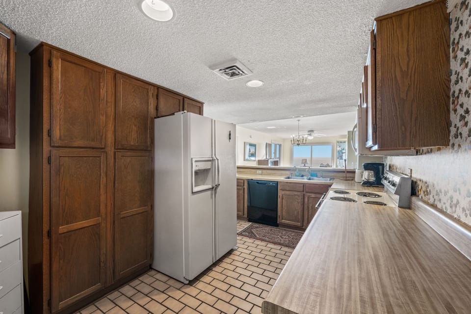 Grab a quick bite to eat before heading back out to the beach.