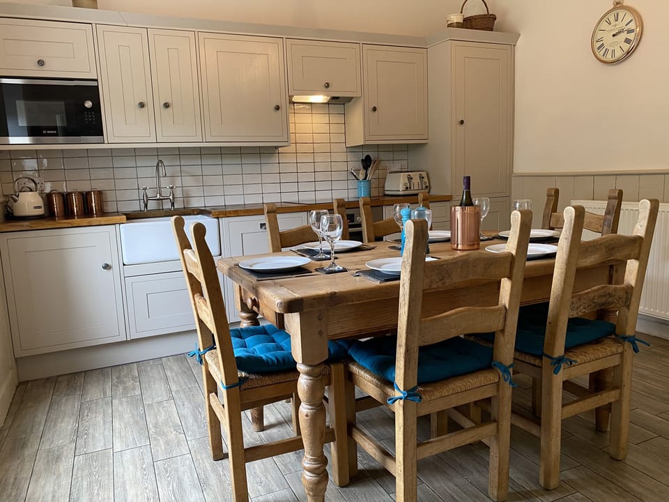 Cottage | Dining