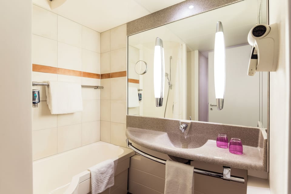 Combined shower/tub, eco-friendly toiletries, hair dryer, towels