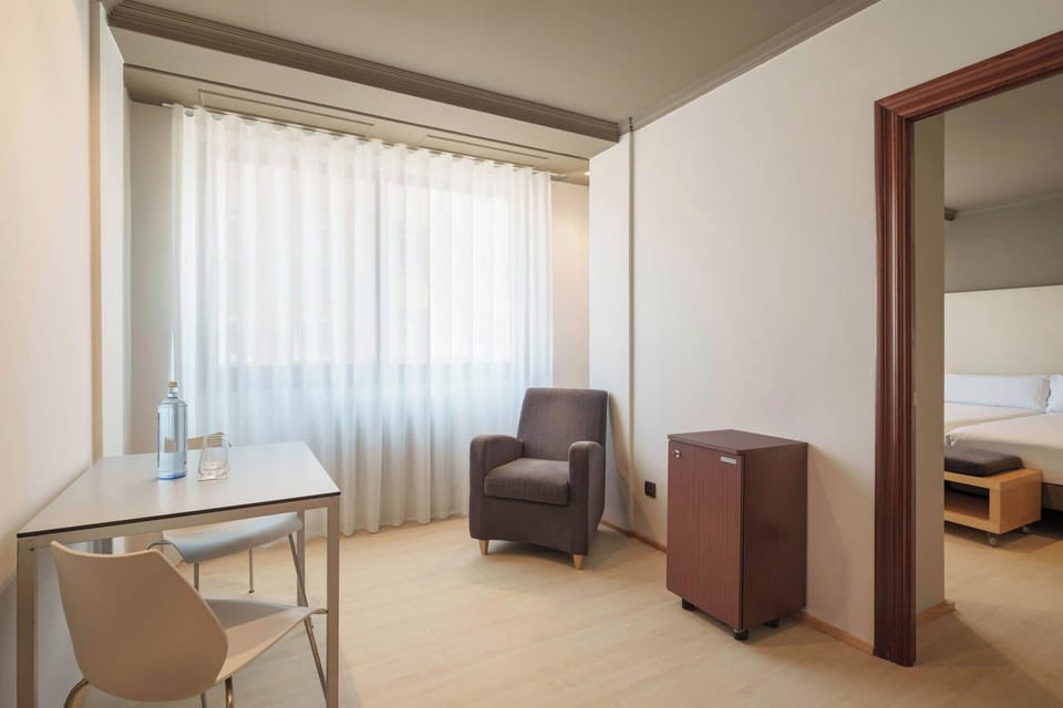 Premium Room | In-room safe, desk, laptop workspace, soundproofing