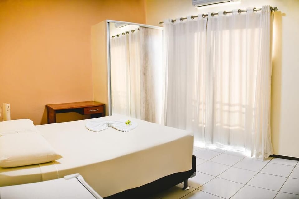 Minibar, iron/ironing board, free WiFi, bed sheets