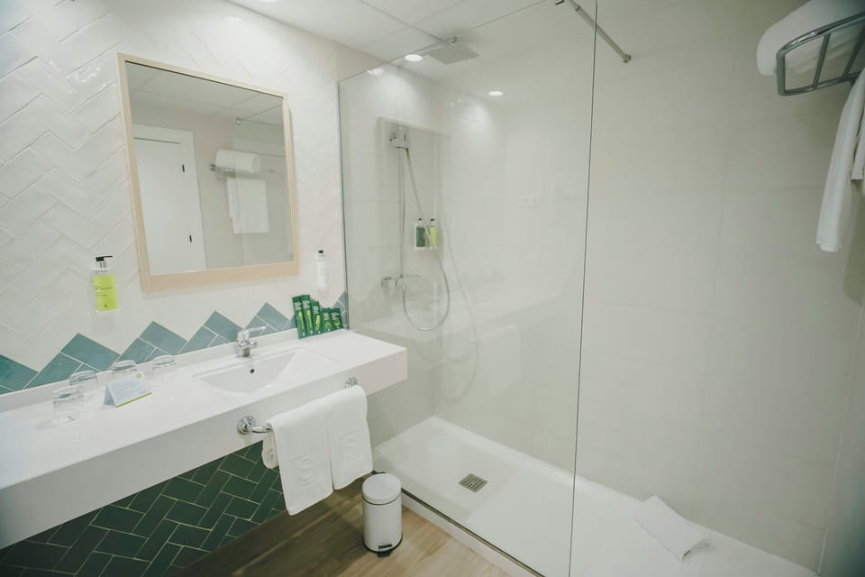 Shower, free toiletries, hair dryer, towels
