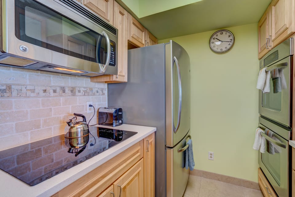 Kitchen with wall oven and cooktop