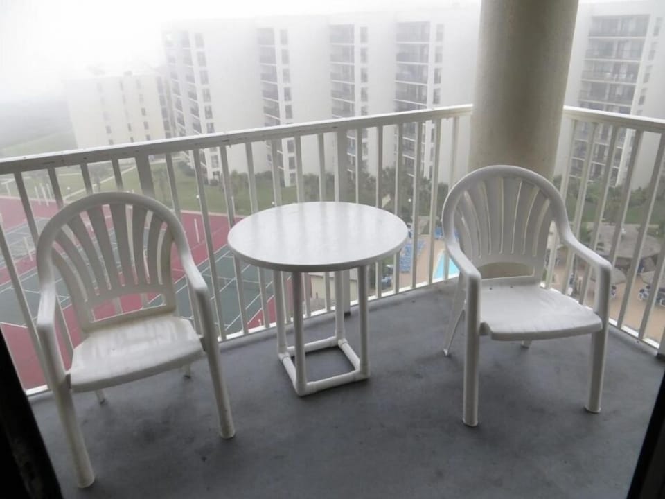 Balcony/sitting area