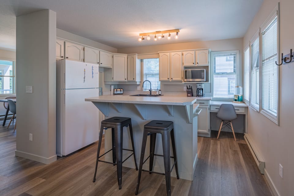 Fully Equipped Bright Modern Kitchen