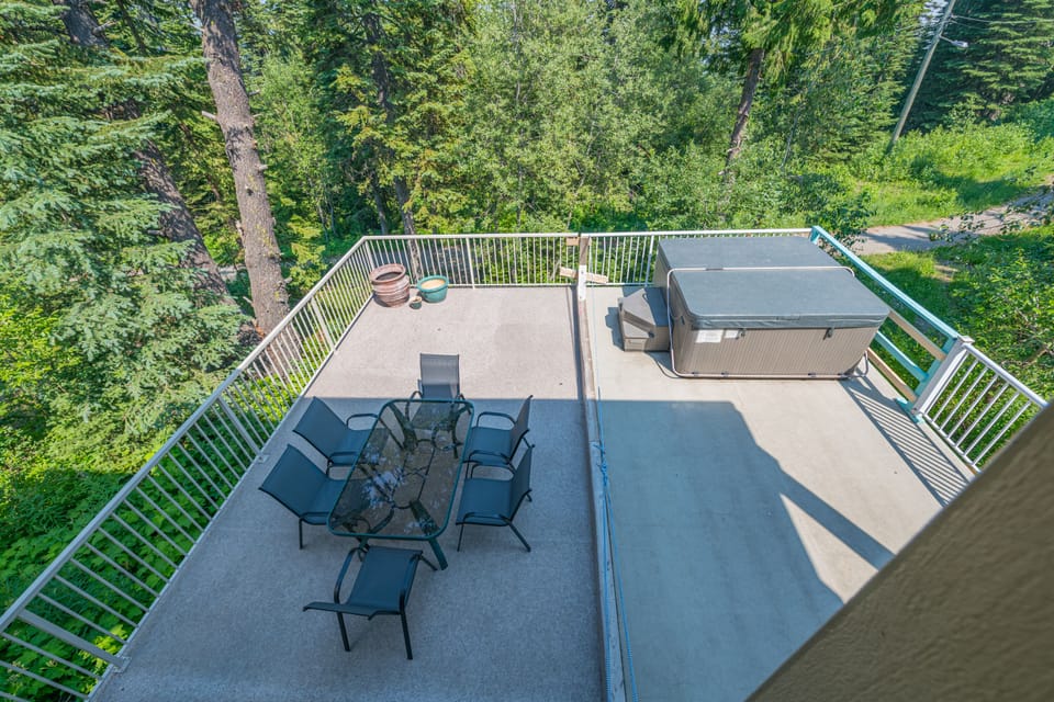 Large Back Patio with Private Hot Tub