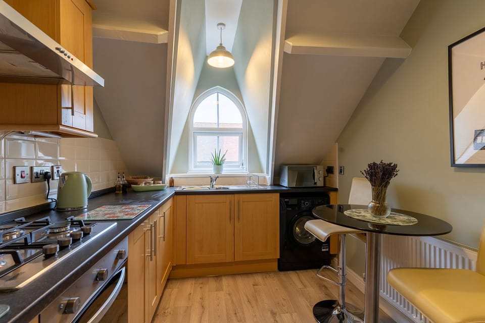Apartment, Private Bathroom, Sea View (Stowaway's) | Shared kitchen