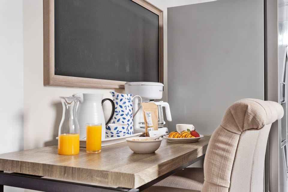 Just Blocks from King St | Sweetgrass (Suite A)