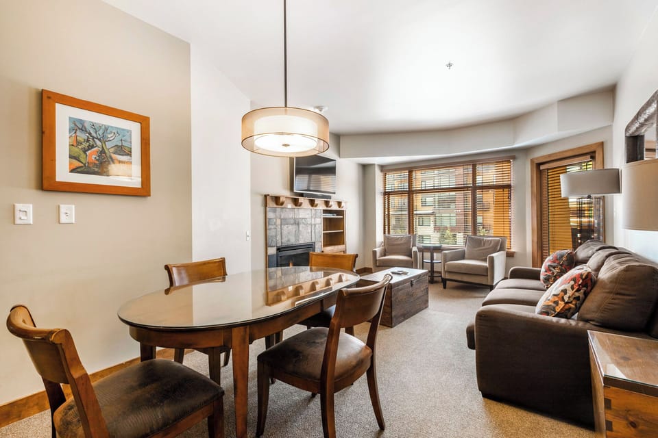 Living Room / Dining Area