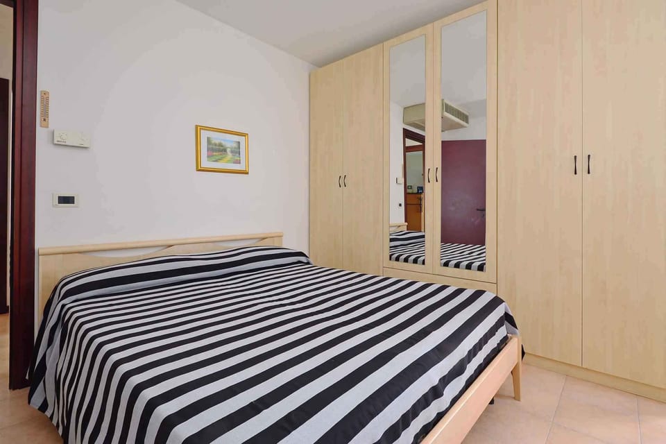 bedroom (example)