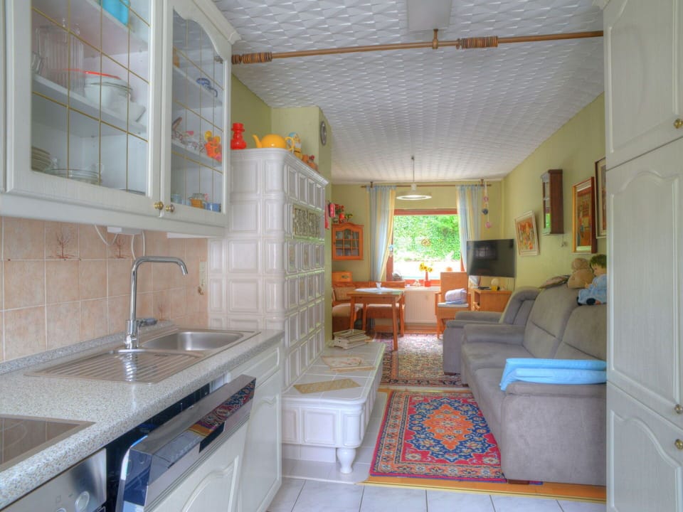 Sink, Kitchen Sink, Property, Cabinetry, Countertop, Plumbing Fixture, Tap, Building, Interior Design, Kitchen