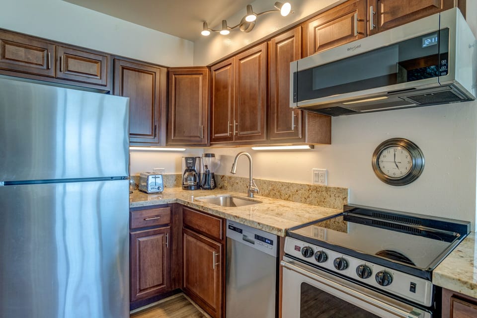 Stainless appliances and granite countertops
