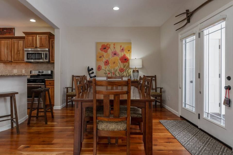 Dining Room, seats 8