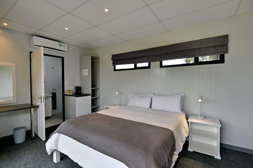 Double Room | Minibar, desk, laptop workspace, bed sheets