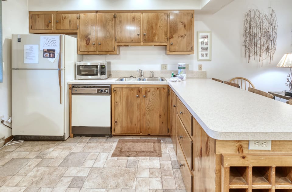 Full Kitchen and Appliances