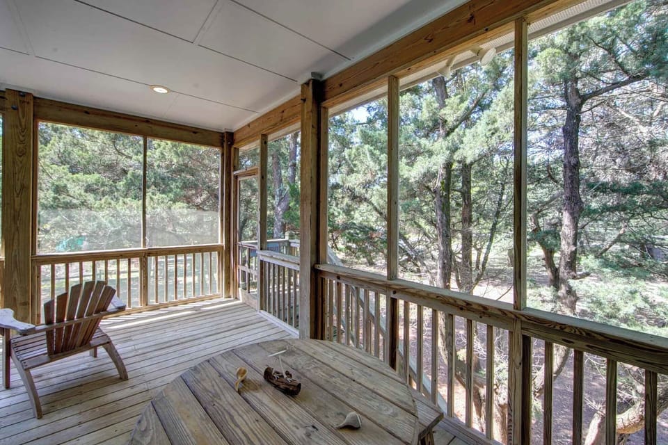 Back Eating Area on Back Screen Porch