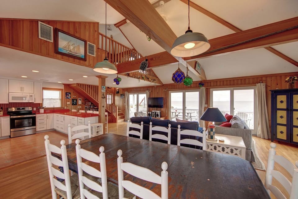 Dining Area (2)