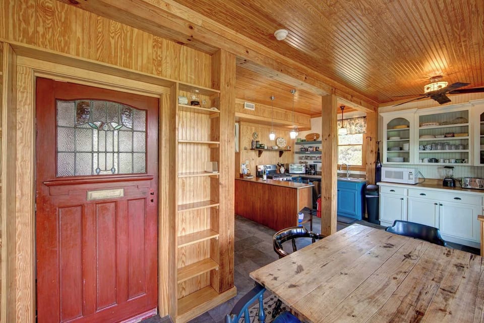 Dining Area (3)