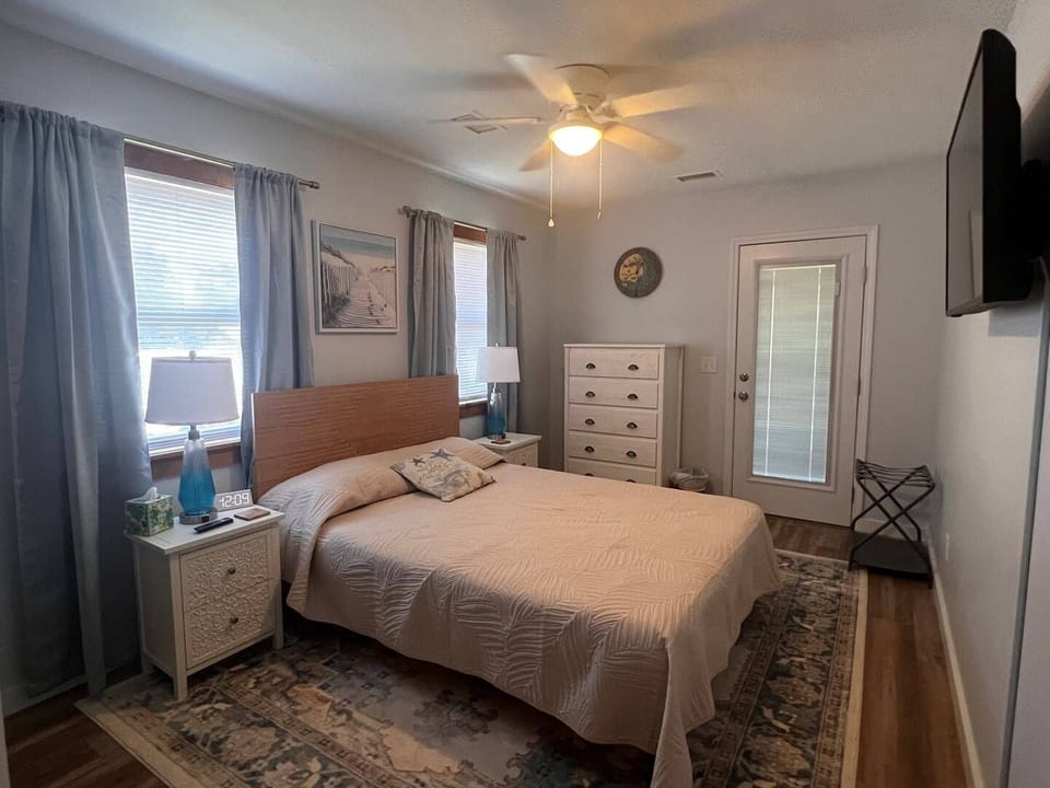 Queen Bedroom 2