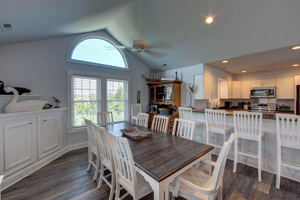 Dining Area (4)