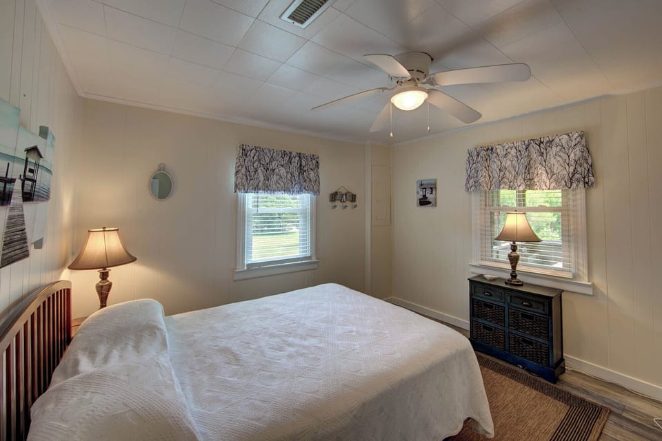 Queen Bedroom