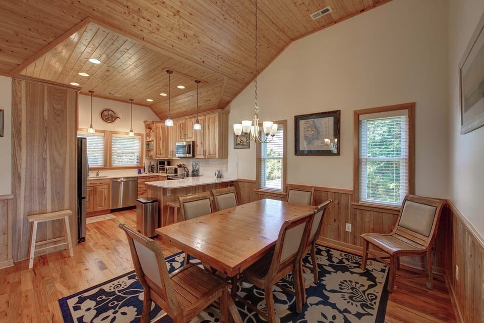 Dining Area (3)